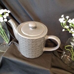 DesignPac Gray Teapot with Geometric Pattern